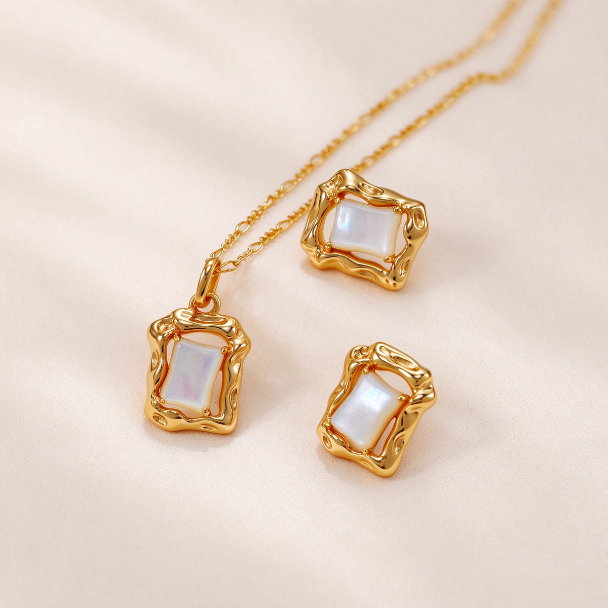 Shell Window Pearl Set
