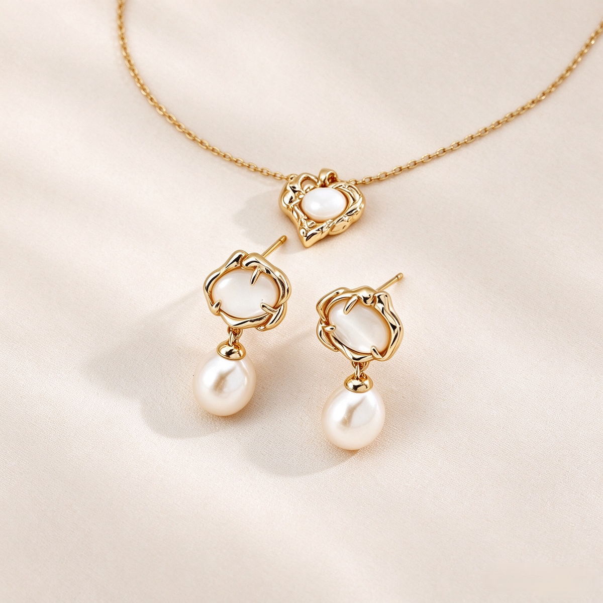 Moonlit Heart Pearl Set