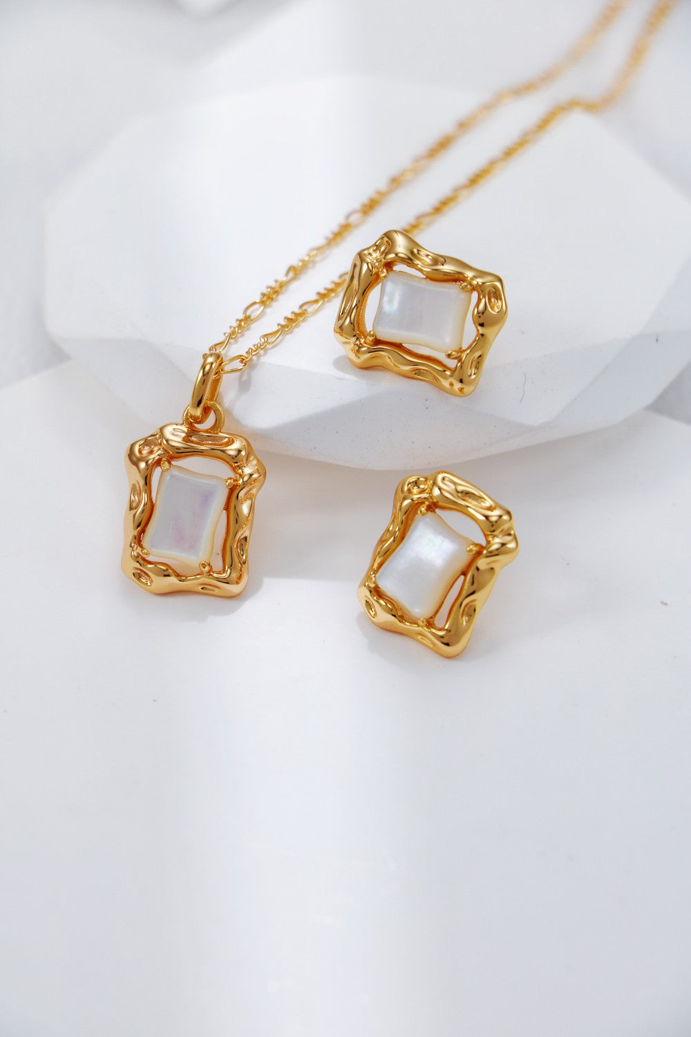 Shell Window Pearl Set