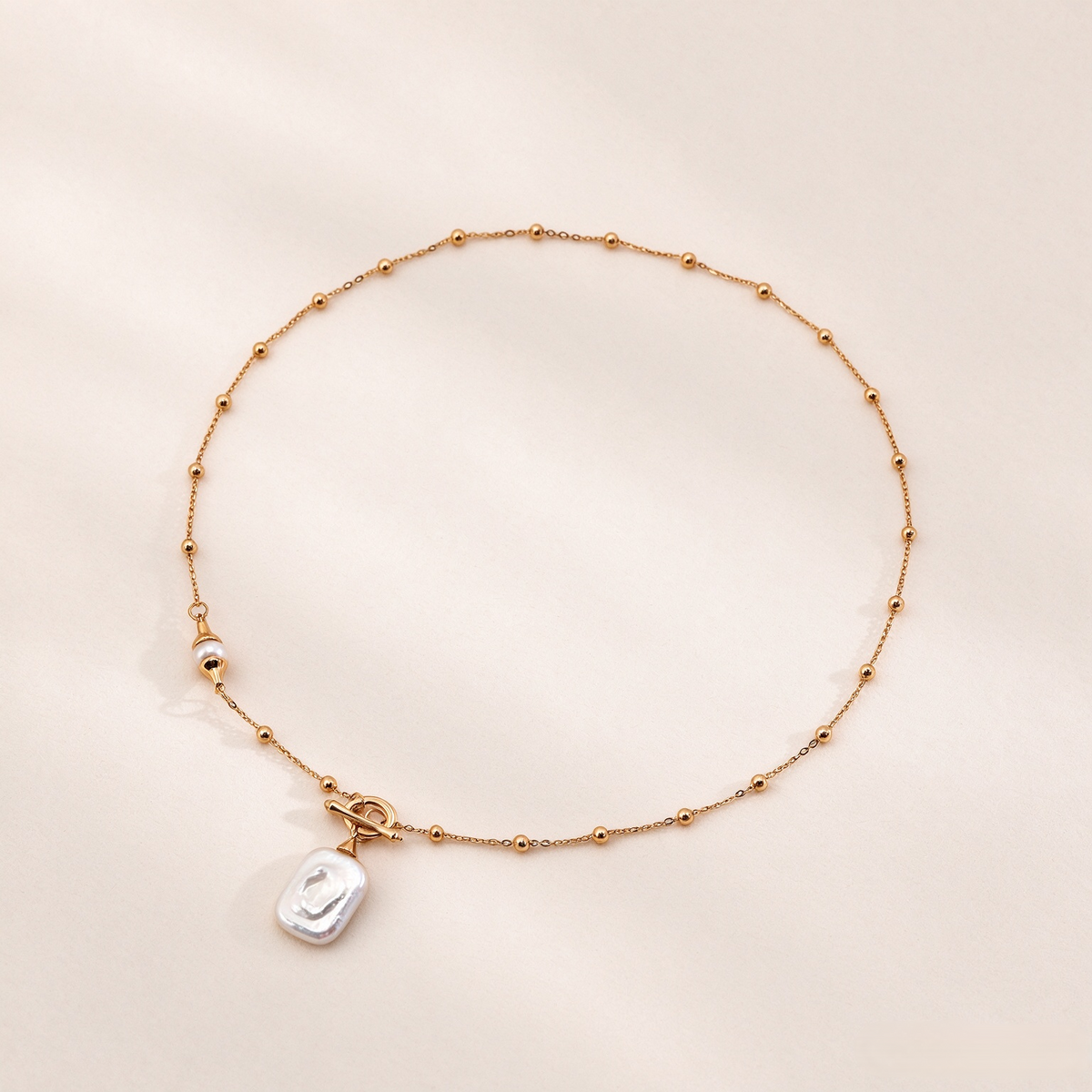 Bound-Free Pearl Toggle Necklace