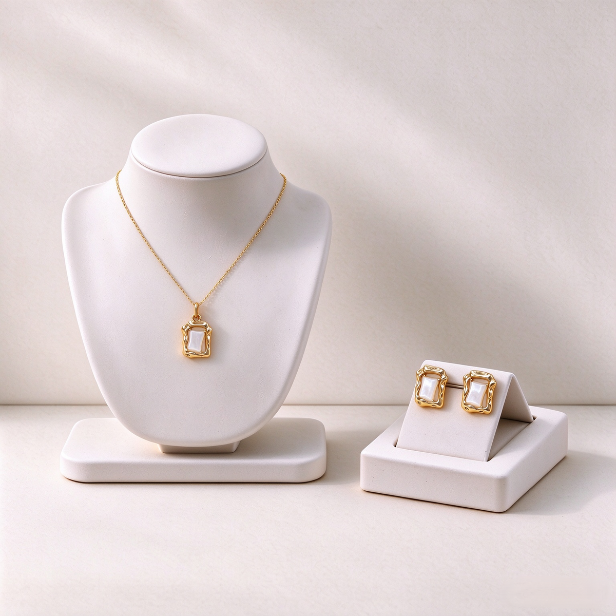 Shell Window Pearl Set