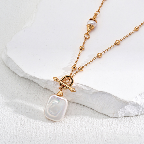 Bound-Free Pearl Toggle Necklace
