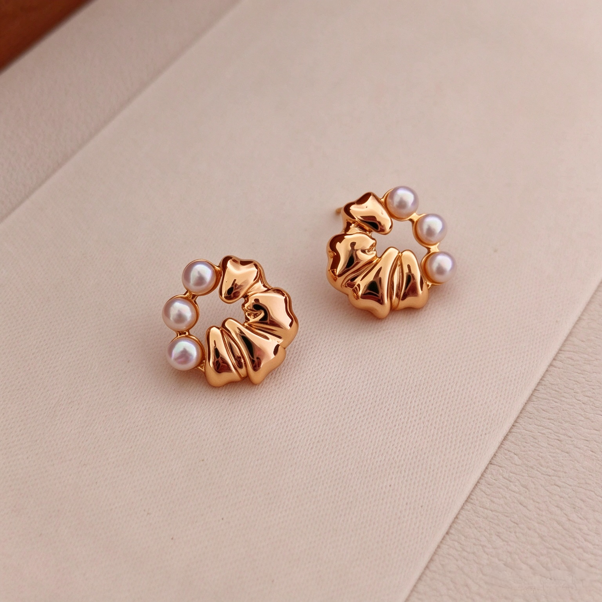 Golden Bloom Flower & Pearl Set