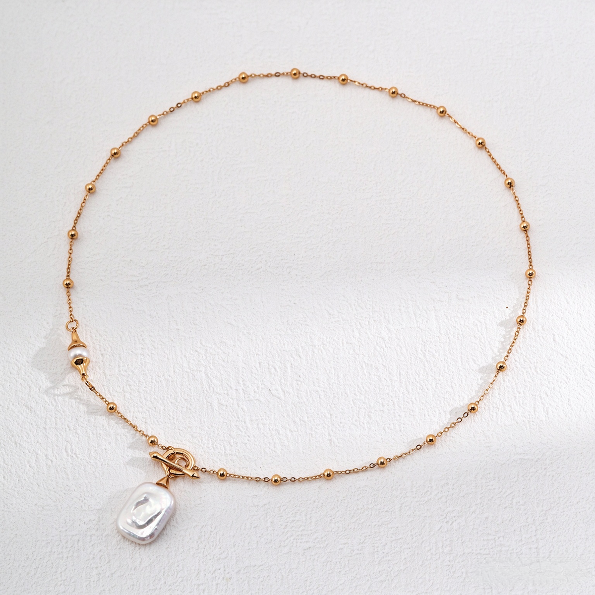 Bound-Free Pearl Toggle Necklace