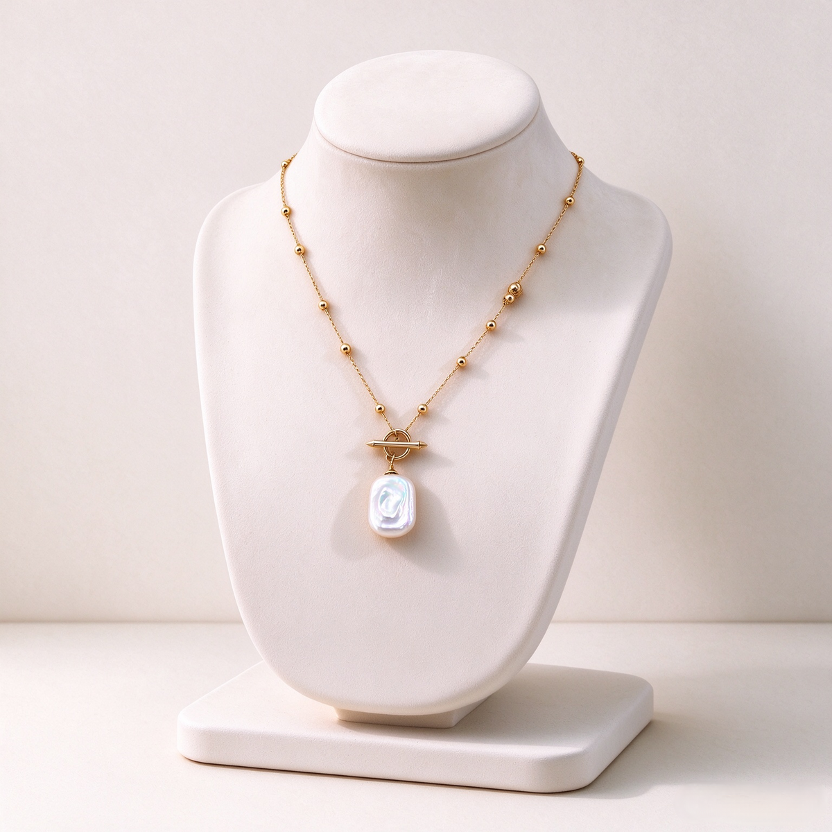 Bound-Free Pearl Toggle Necklace
