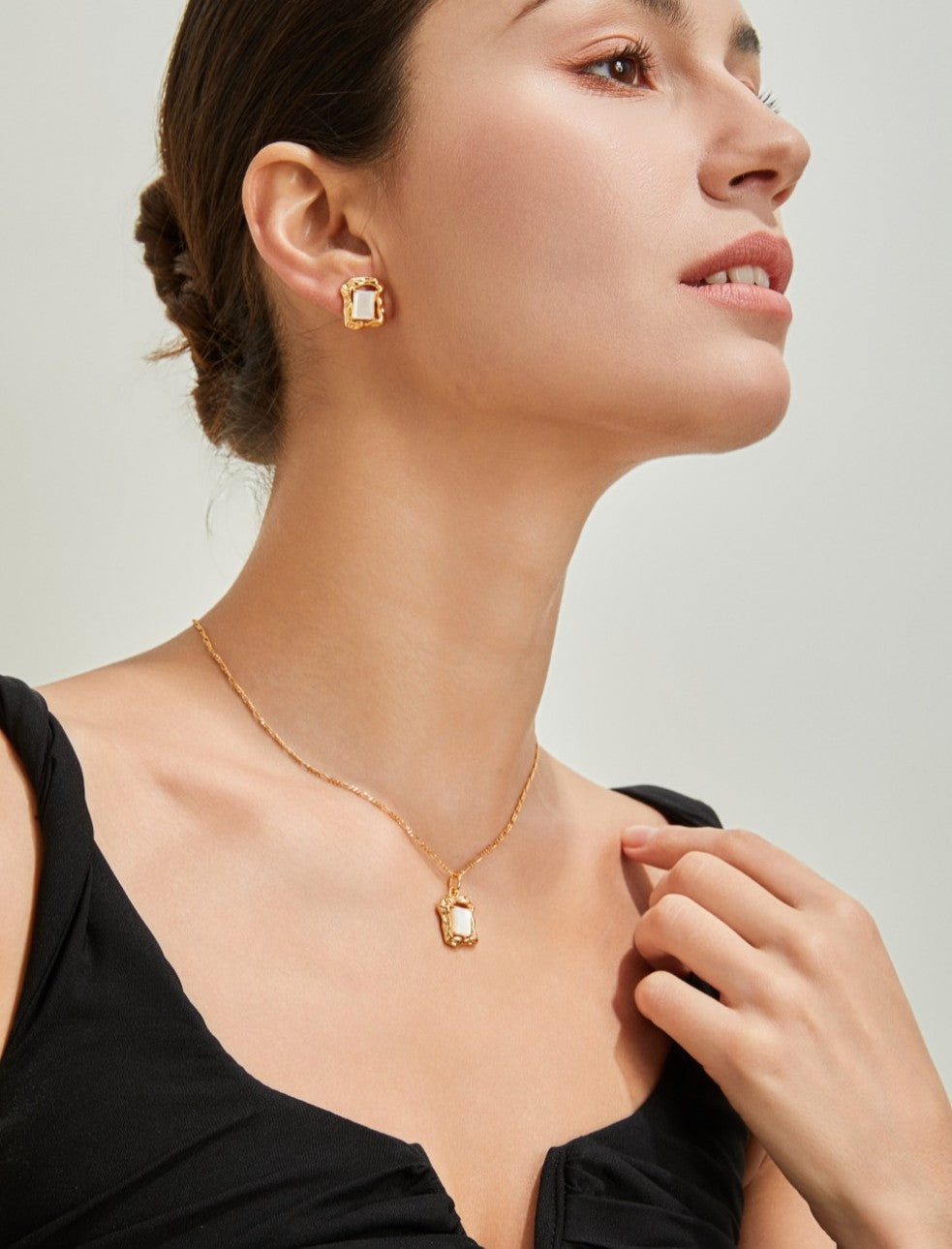 Shell Window Pearl Set