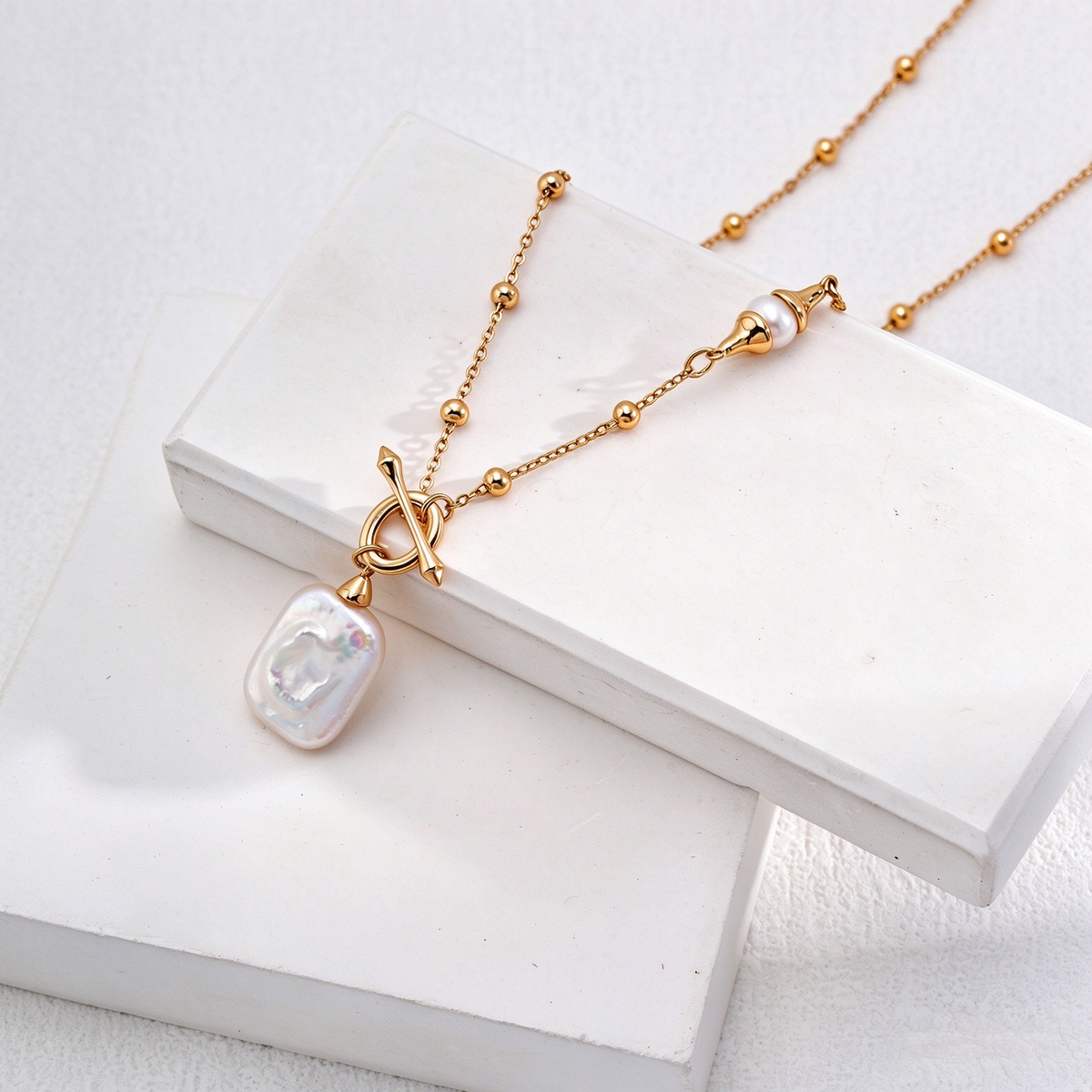 Bound-Free Pearl Toggle Necklace