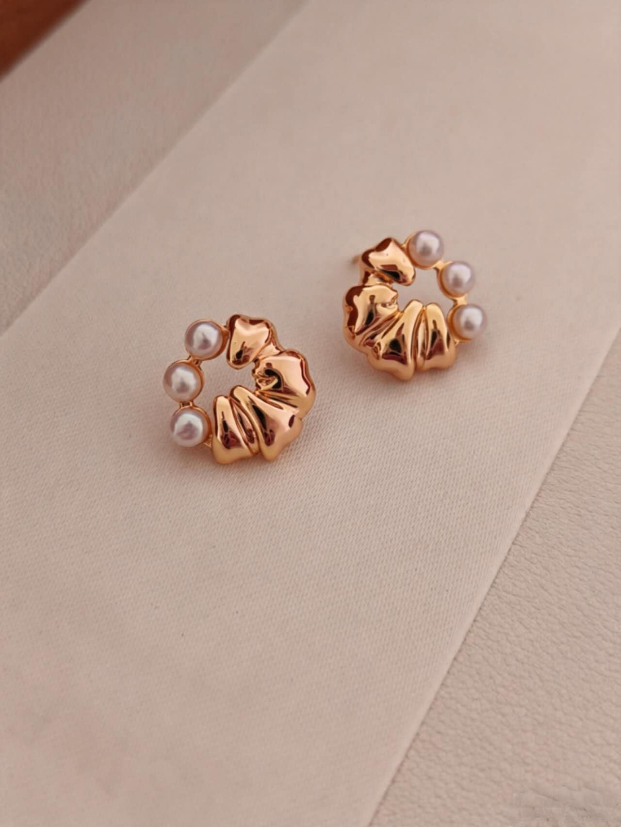 Golden Bloom Pearl Set