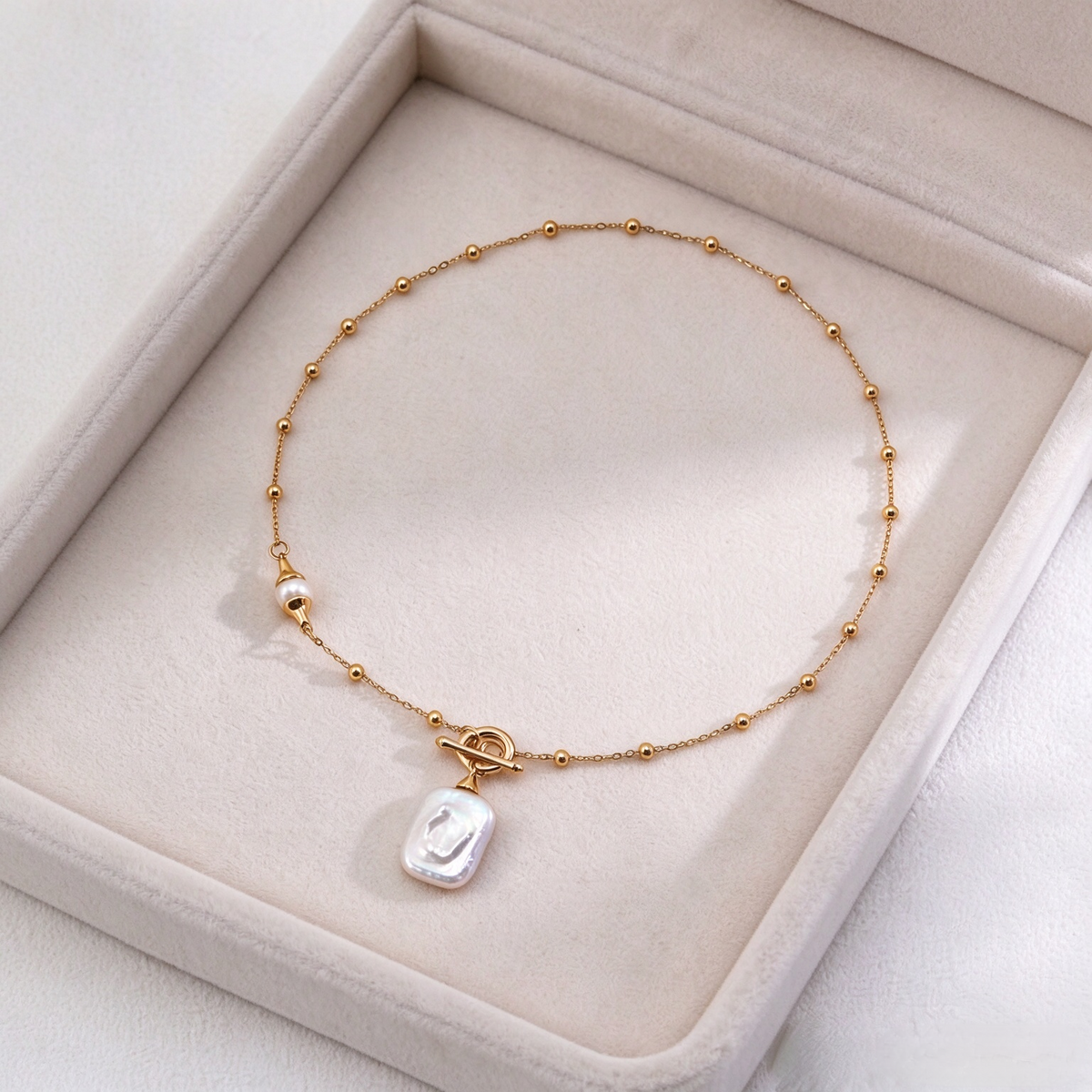 Bound-Free Pearl Toggle Necklace