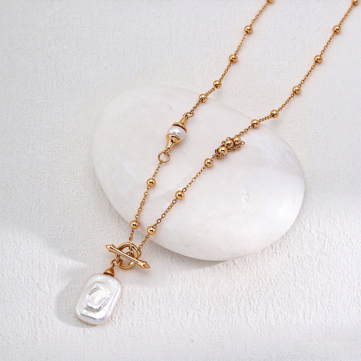 Bound-Free Pearl Toggle Necklace